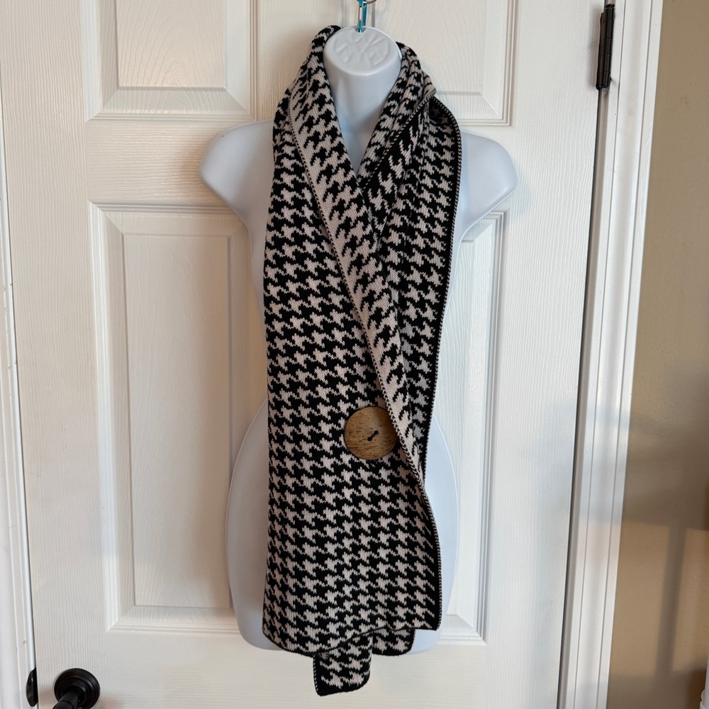 Women's Izia Houndstooth Knit Shawl 100% Cotton w/3 Large Buttons Very Versatile